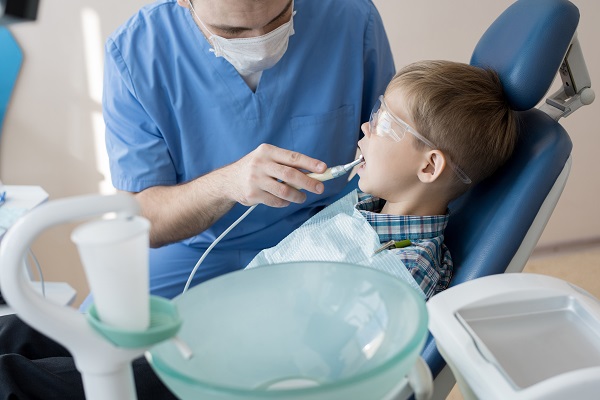dentist-treating-little-kid-UE8RT37.jpg
